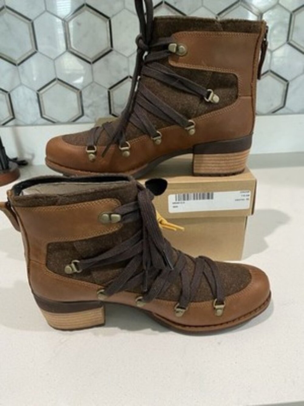 NEW NIB Brown Merrell Shiloh II Warm Boots - Real Leather Women Hiking Booties